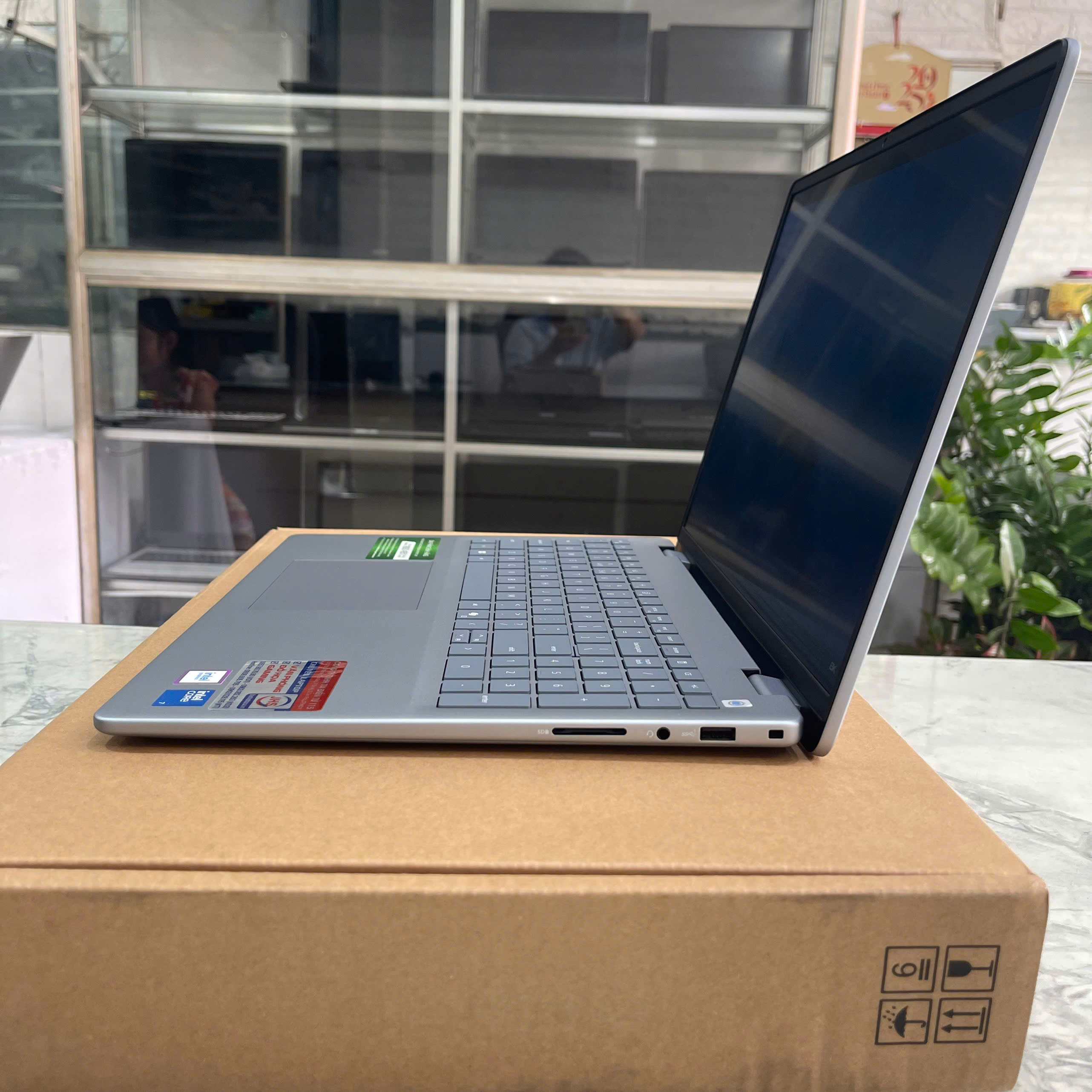 Dell Inspiron 16 5640 (Fullbox-Bảo Hành Hãng) Core 7 150U Ram 16GB Ssd 1.000GB Màn hình : 16 Inch FHD+