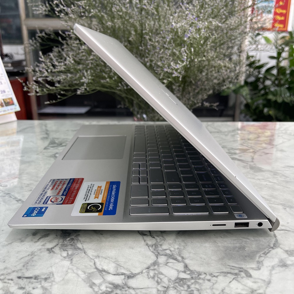 Dell Inspiron 5502 CORE I5-1135G7 RAM 8GB SSD 512GB Card MX330 2GB MÀN HÌNH : 15.6'' Fhd IPS