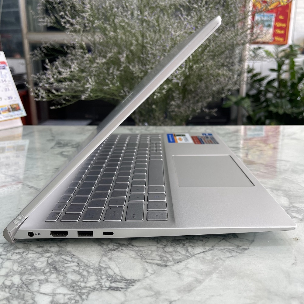 Dell Inspiron 5502 CORE I5-1135G7 RAM 8GB SSD 512GB Card MX330 2GB MÀN HÌNH : 15.6'' Fhd IPS