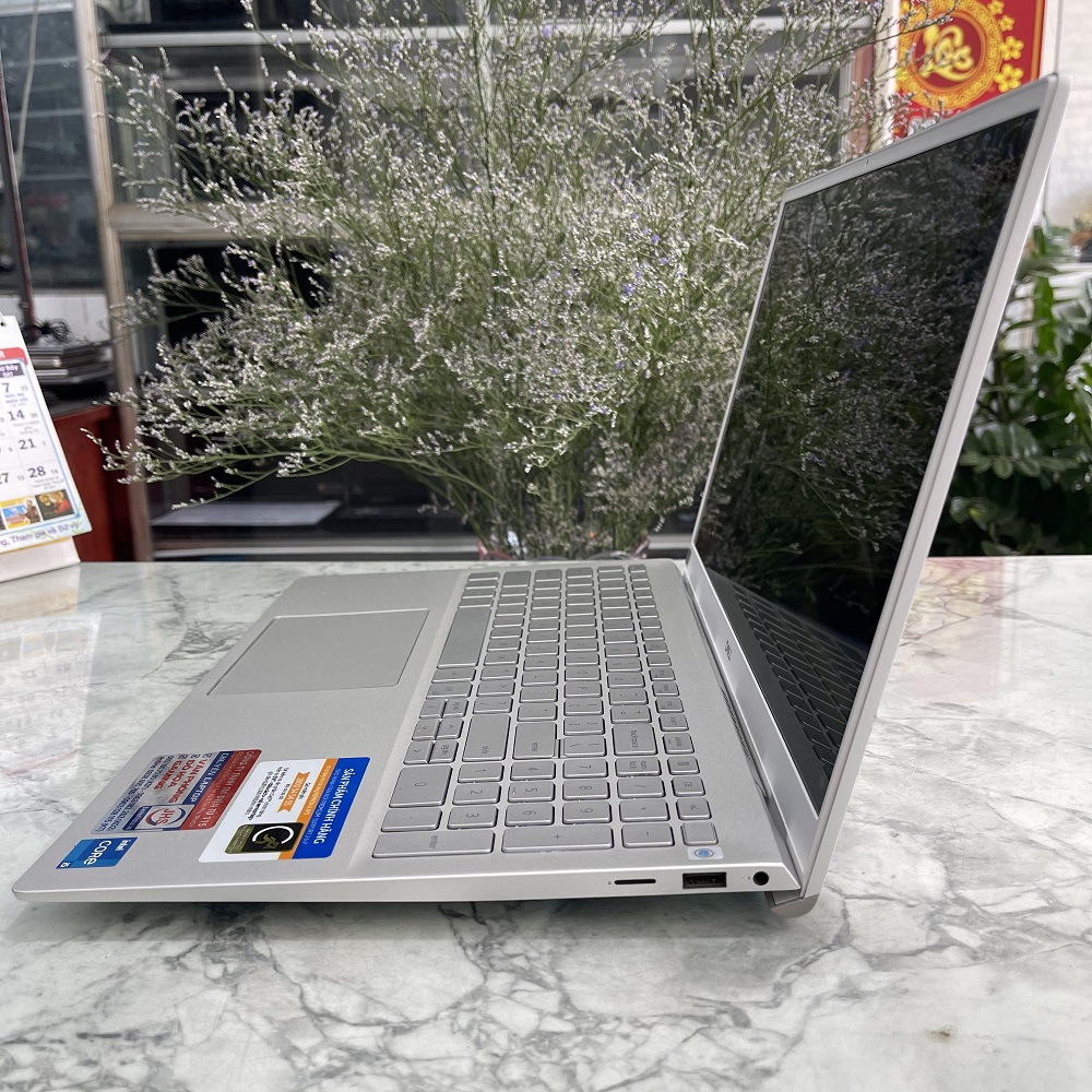 Dell Inspiron 5502 CORE I5-1135G7 RAM 8GB SSD 512GB Card MX330 2GB MÀN HÌNH : 15.6'' Fhd IPS