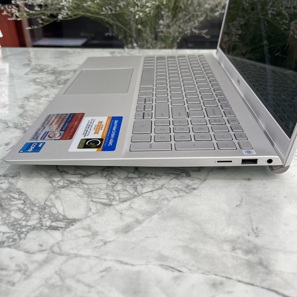 Dell Inspiron 5502 CORE I5-1135G7 RAM 8GB SSD 512GB Card MX330 2GB MÀN HÌNH : 15.6'' Fhd IPS