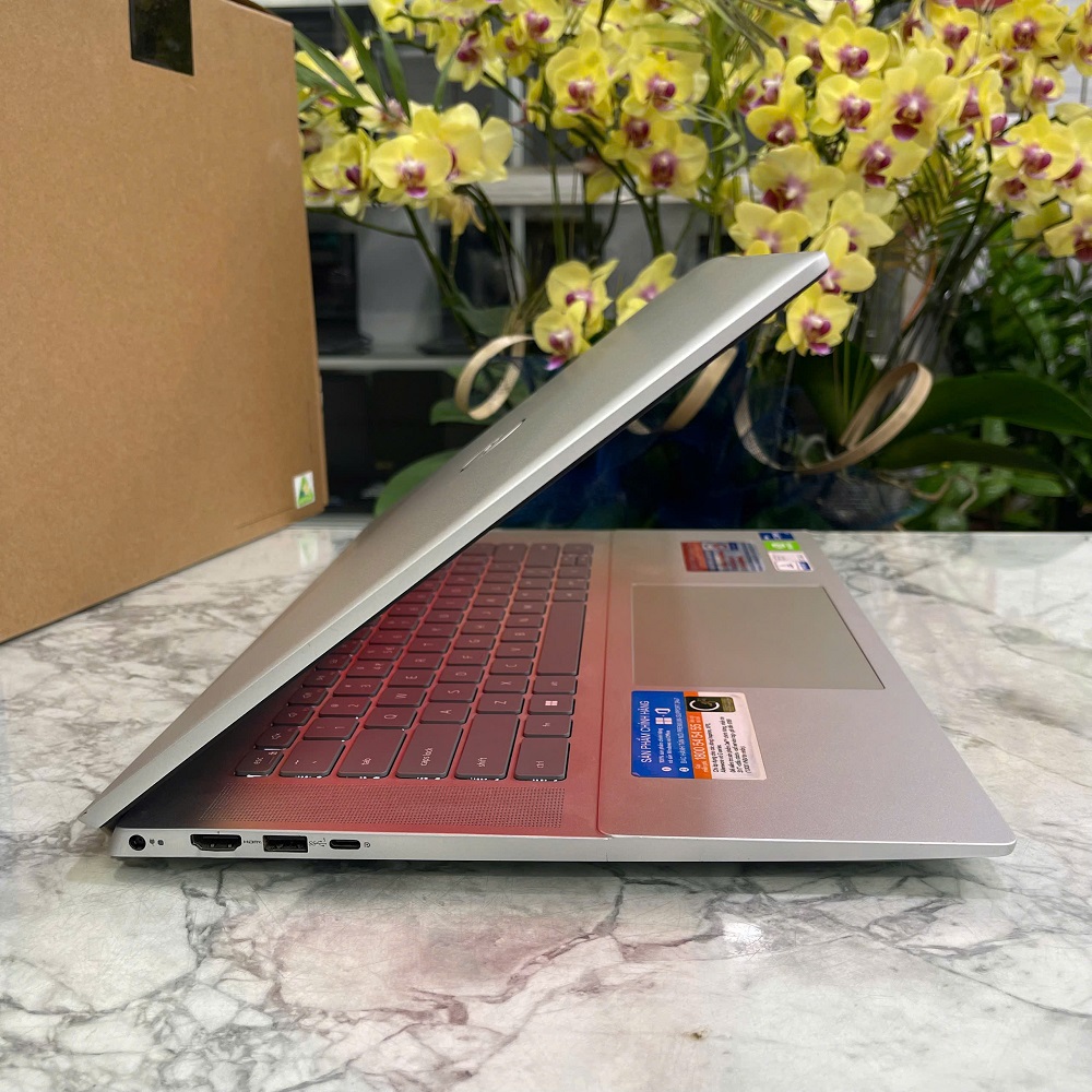 Dell Inspiron 5620 CORE I7-1260P RAM 16GB SSD 512GB MX570 2GB DDR6 MÀN HÌNH 16 Inch FHD+