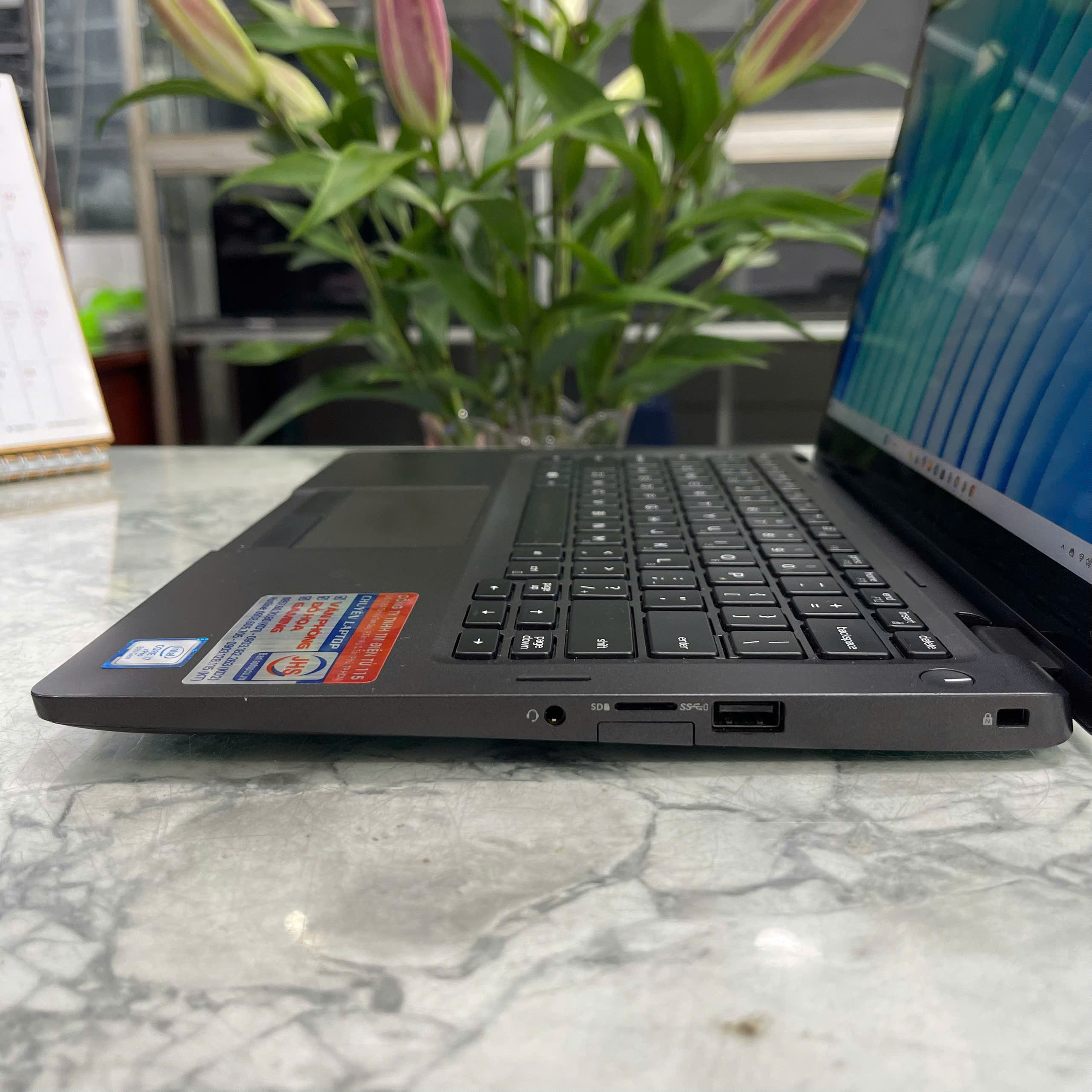 Dell Latitude 5300 2in1 Core I7-8665U Ram 8Gb Ssd 256Gb Màn hình 13.3Inch Fhd IPS Touch Xoay Gập 360º