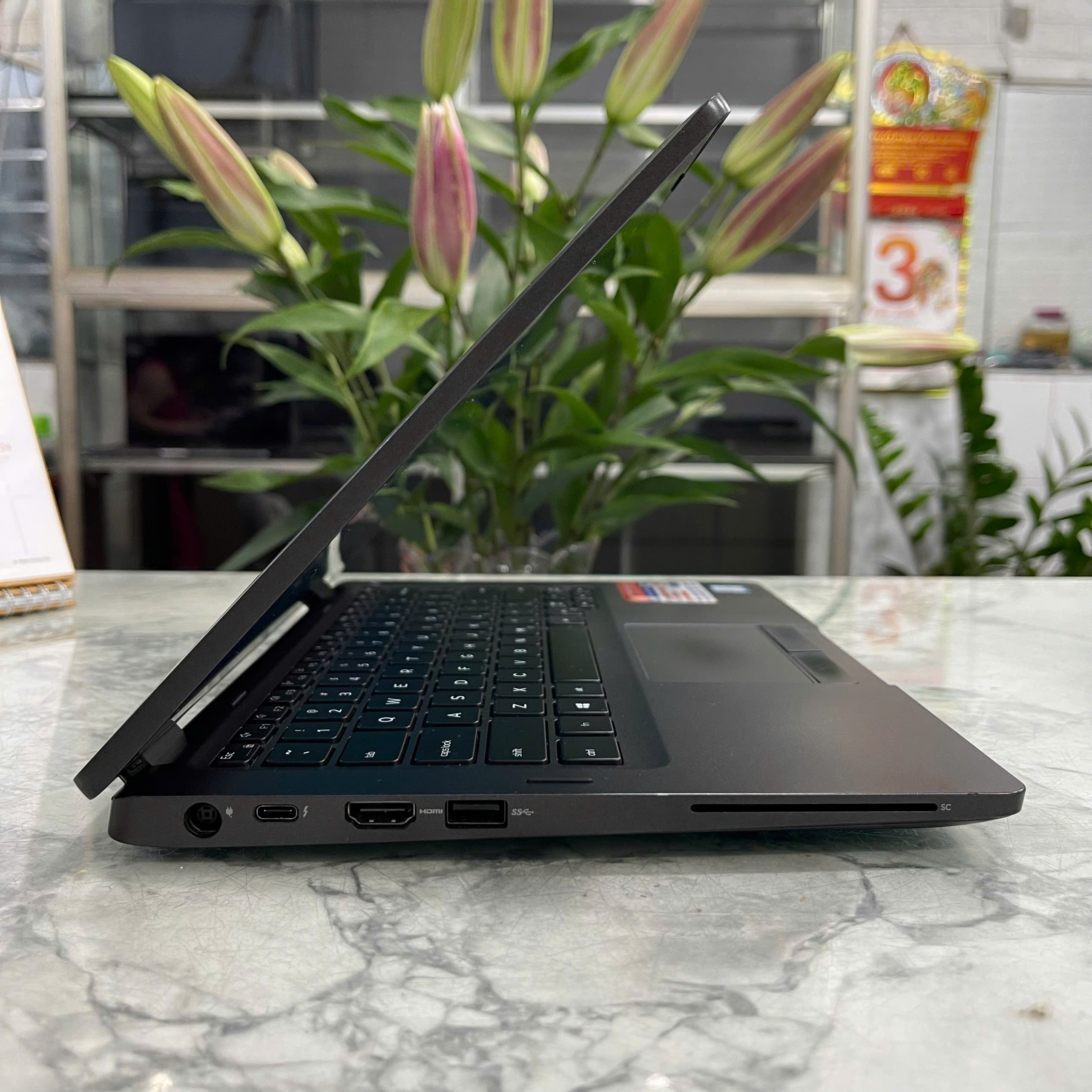 Dell Latitude 5300 2in1 Core I7-8665U Ram 8Gb Ssd 256Gb Màn hình 13.3Inch Fhd IPS Touch Xoay Gập 360º