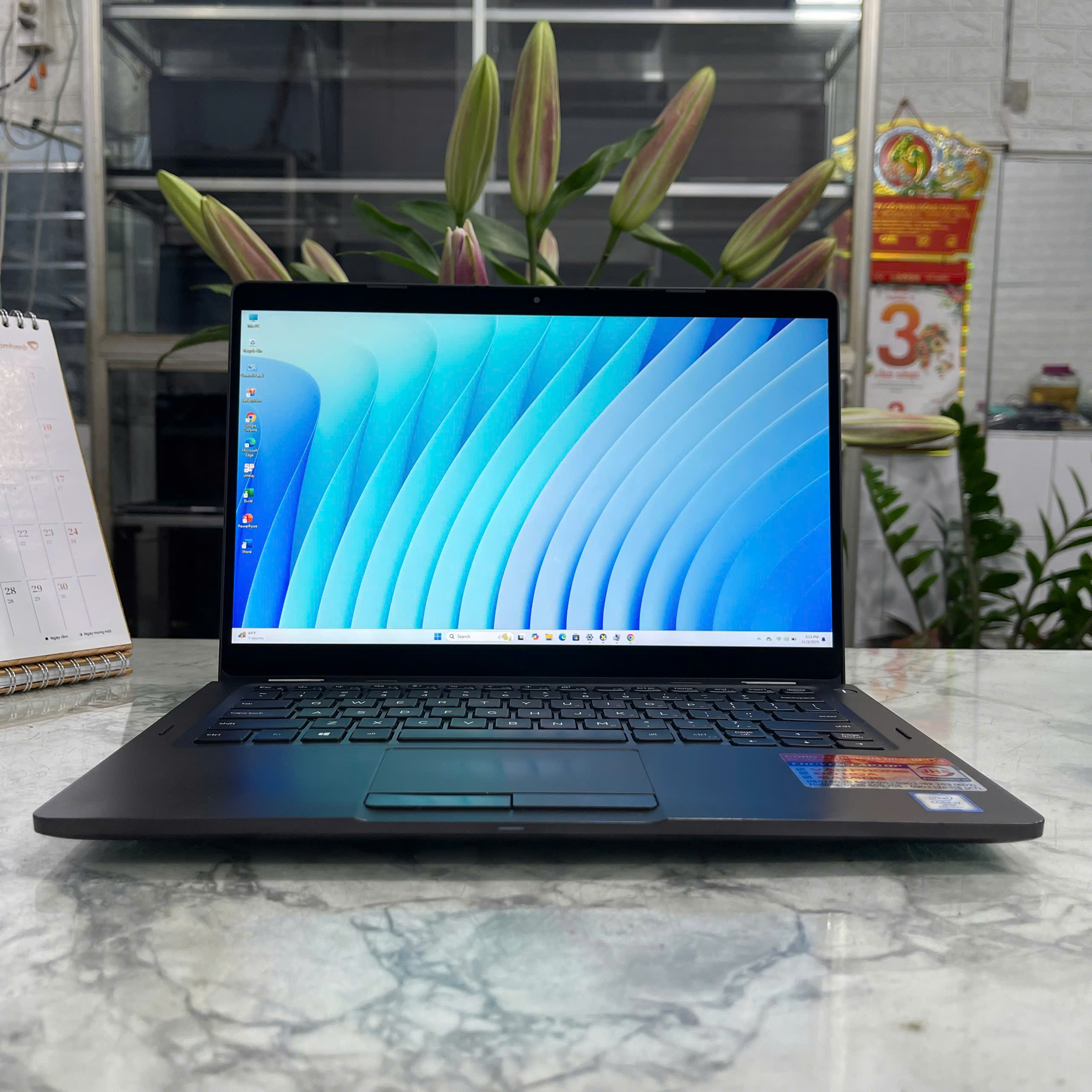 Dell Latitude 5300 2in1 Core I7-8665U Ram 8Gb Ssd 256Gb Màn hình 13.3Inch Fhd IPS Touch Xoay Gập 360º