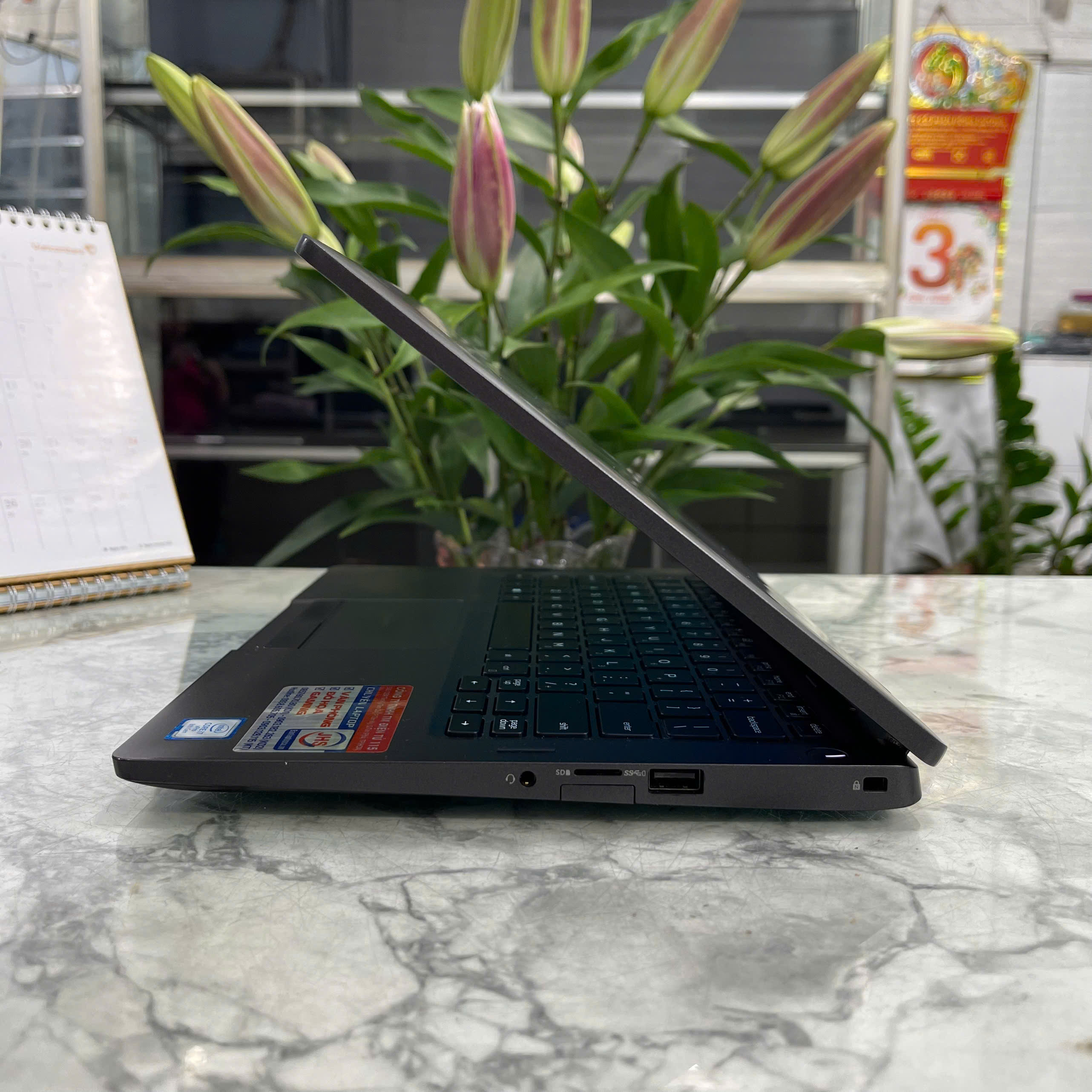 Dell Latitude 5300 2in1 Core I7-8665U Ram 8Gb Ssd 256Gb Màn hình 13.3Inch Fhd IPS Touch Xoay Gập 360º