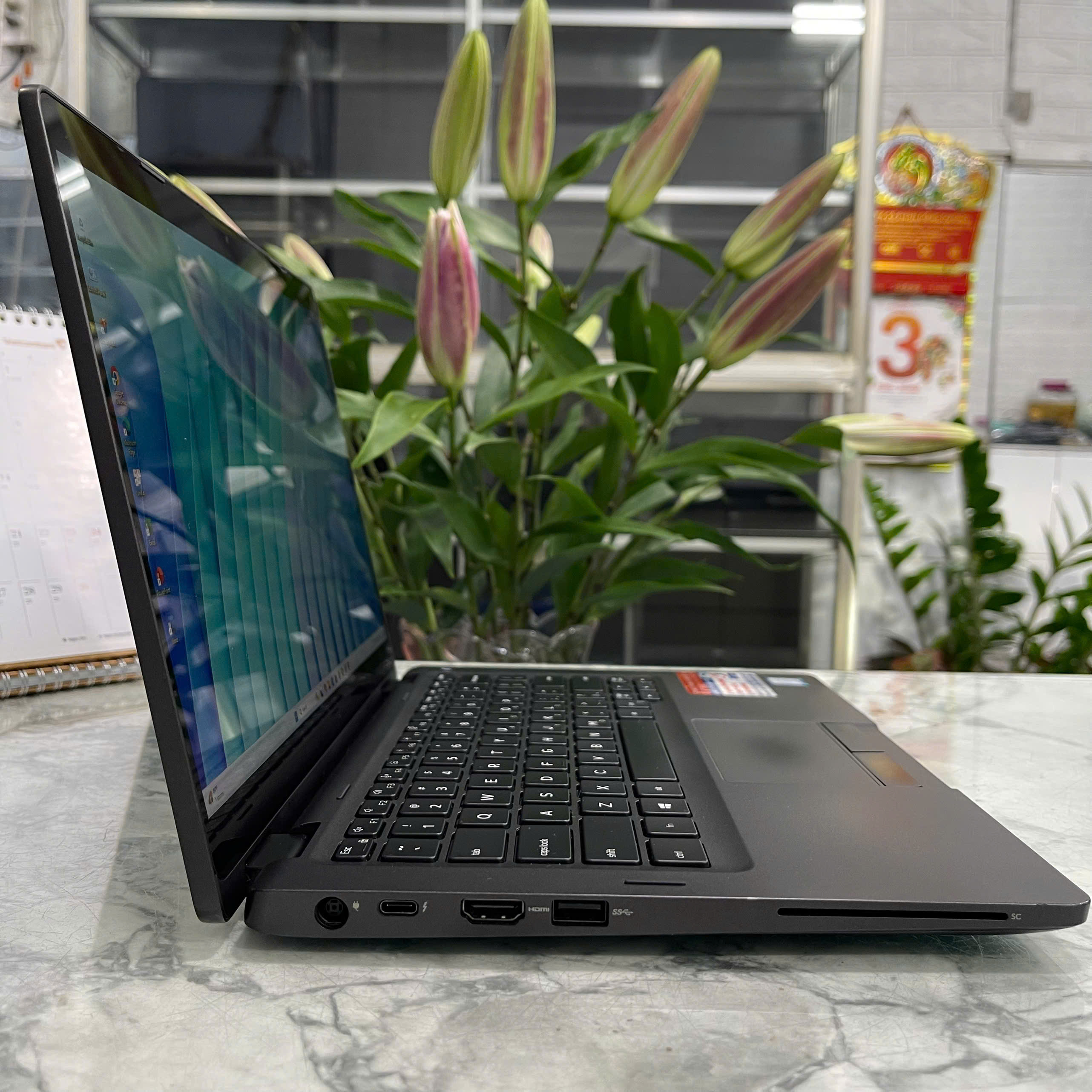 Dell Latitude 5300 2in1 Core I7-8665U Ram 8Gb Ssd 256Gb Màn hình 13.3Inch Fhd IPS Touch Xoay Gập 360º