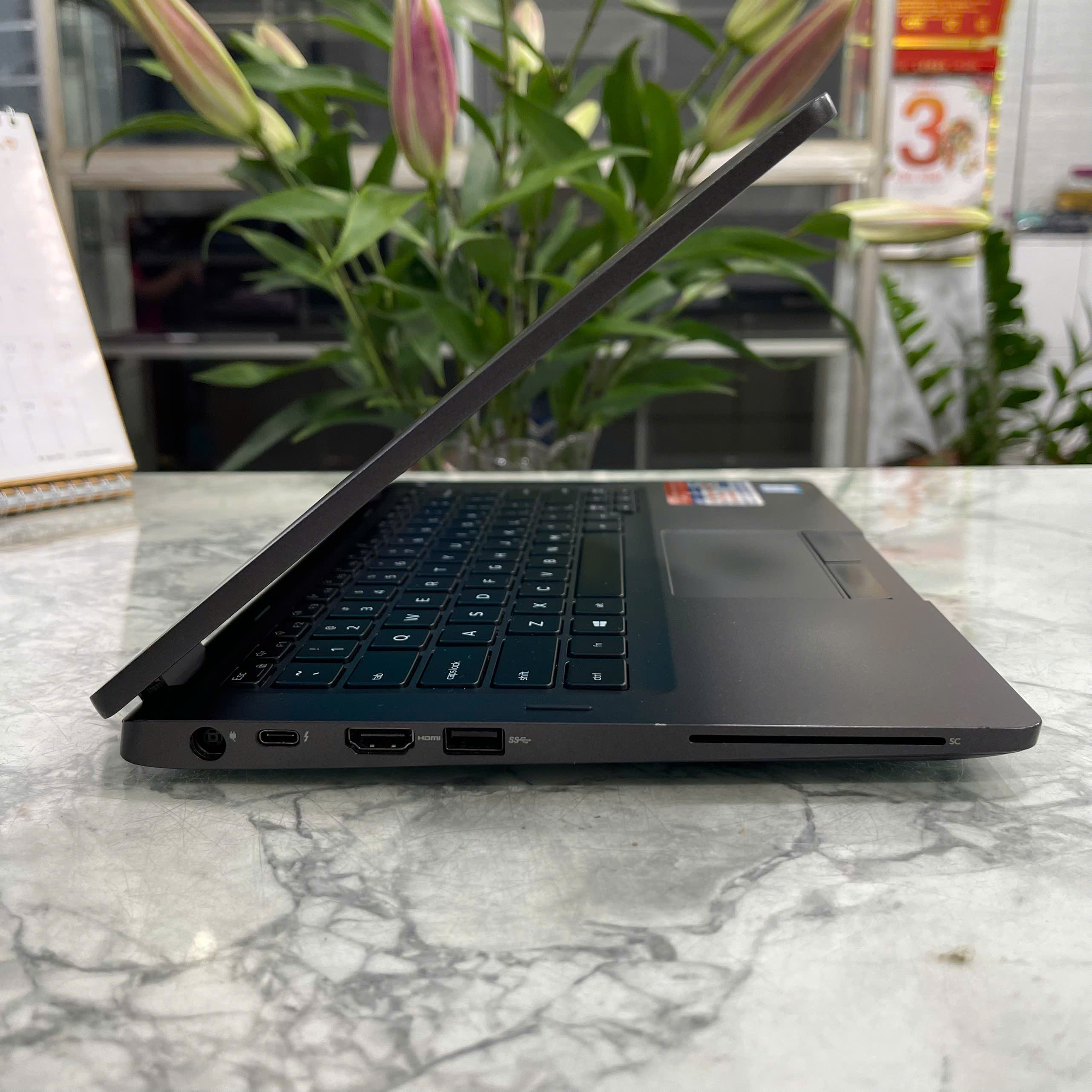 Dell Latitude 5300 2in1 Core I7-8665U Ram 8Gb Ssd 256Gb Màn hình 13.3Inch Fhd IPS Touch Xoay Gập 360º