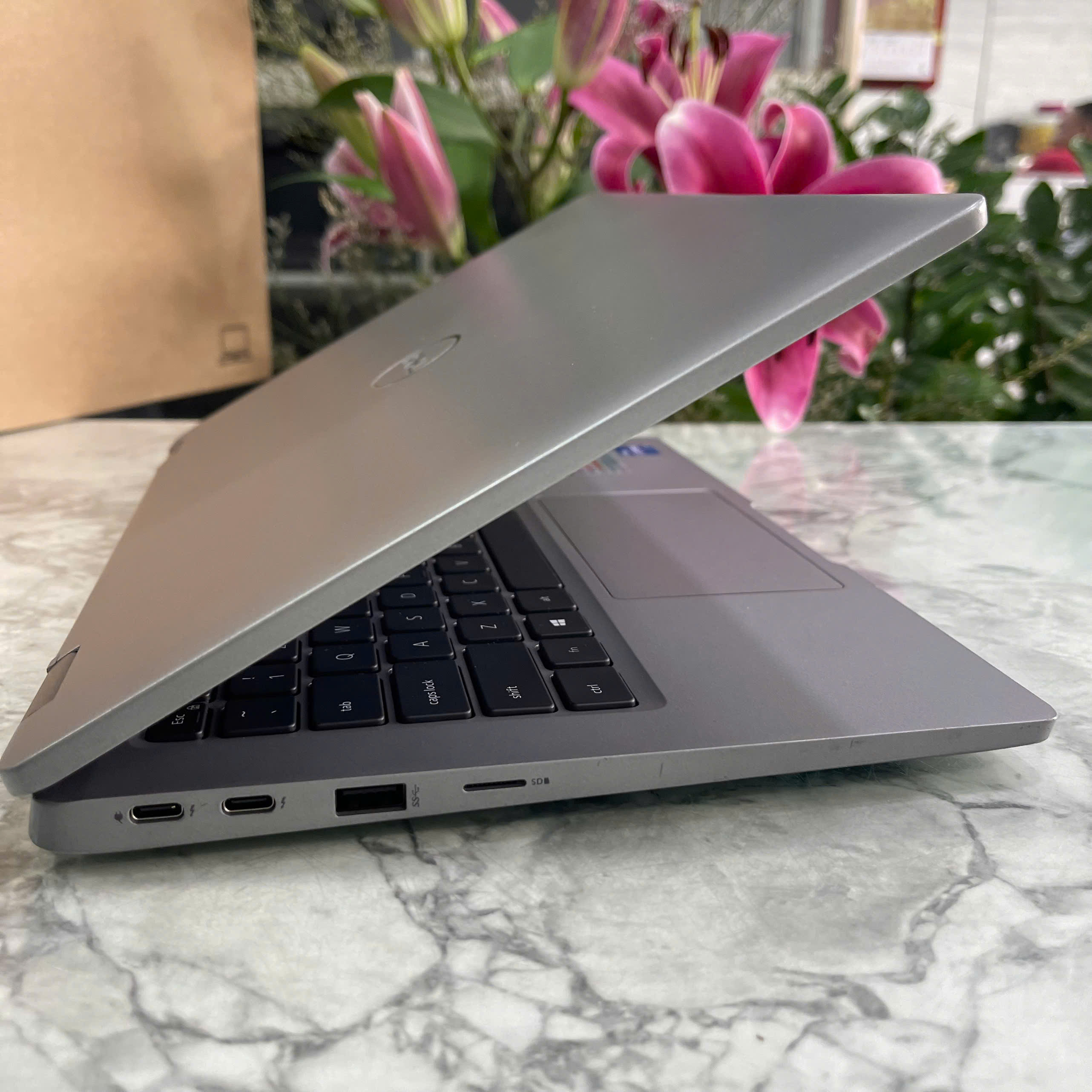 Dell Latitude 5320  2In1 Core I7 - 1185G7 Ram 16gb Ssd  256gb  Màn Hình : 13.3 Inch FullHD Touch Xoay Gập 360 độ