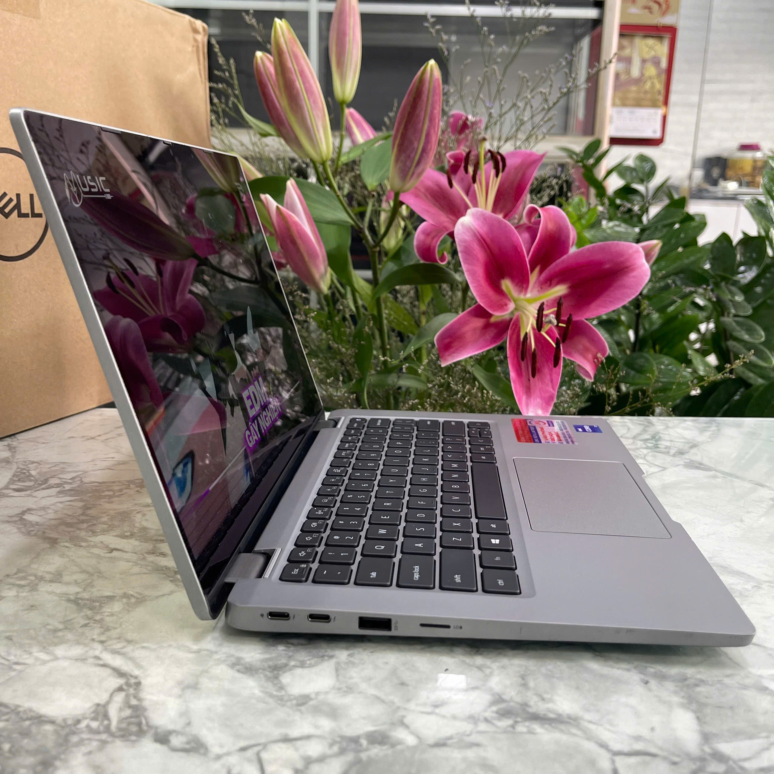 Dell Latitude 5320  2In1 Core I7 - 1185G7 Ram 16gb Ssd  256gb  Màn Hình : 13.3 Inch FullHD Touch Xoay Gập 360 độ