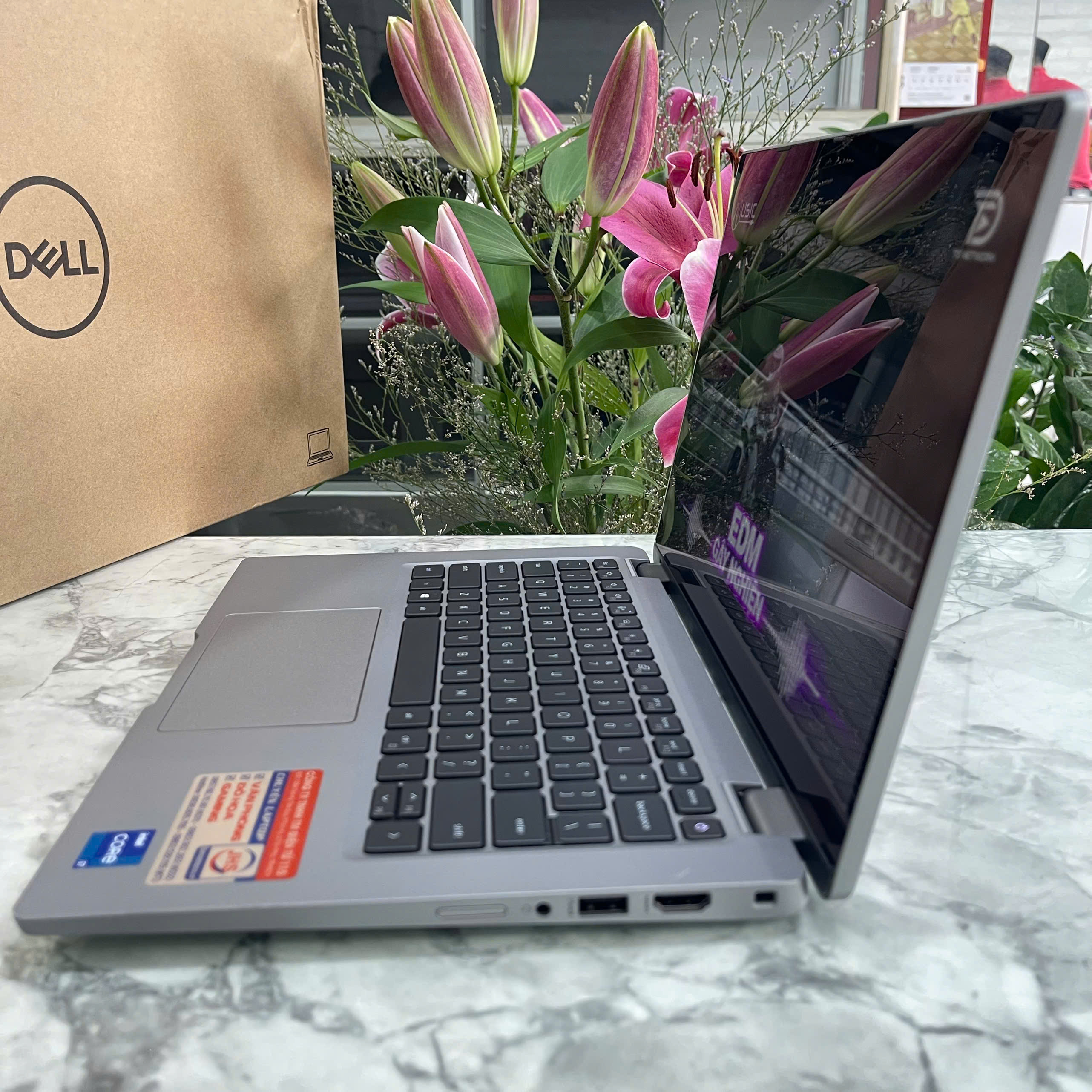 Dell Latitude 5320  2In1 Core I7 - 1185G7 Ram 16gb Ssd  256gb  Màn Hình : 13.3 Inch FullHD Touch Xoay Gập 360 độ
