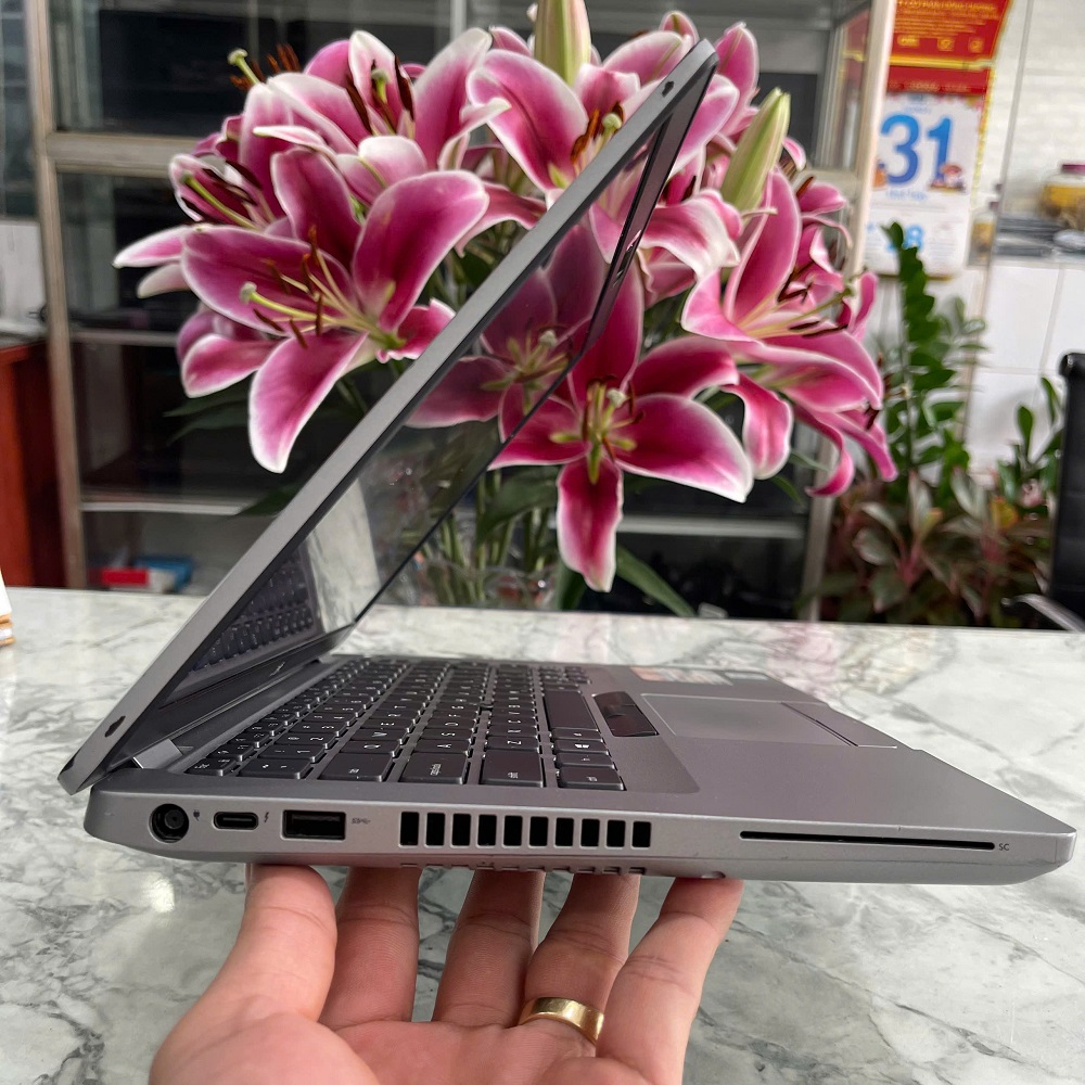 Dell Latitude 5411 CORE I7 -10850H RAM 8GB SSD 256GB Geforce MX250 MÀN HÌNH : 14 Inch FHD IPS