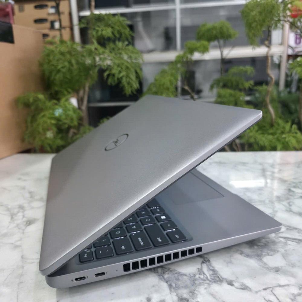 Dell Latitude 5550 CORE Ultra 5 125U RAM 16GB SSD 256GB MÀN HÌNH : 15.6 Inch FHD IPS