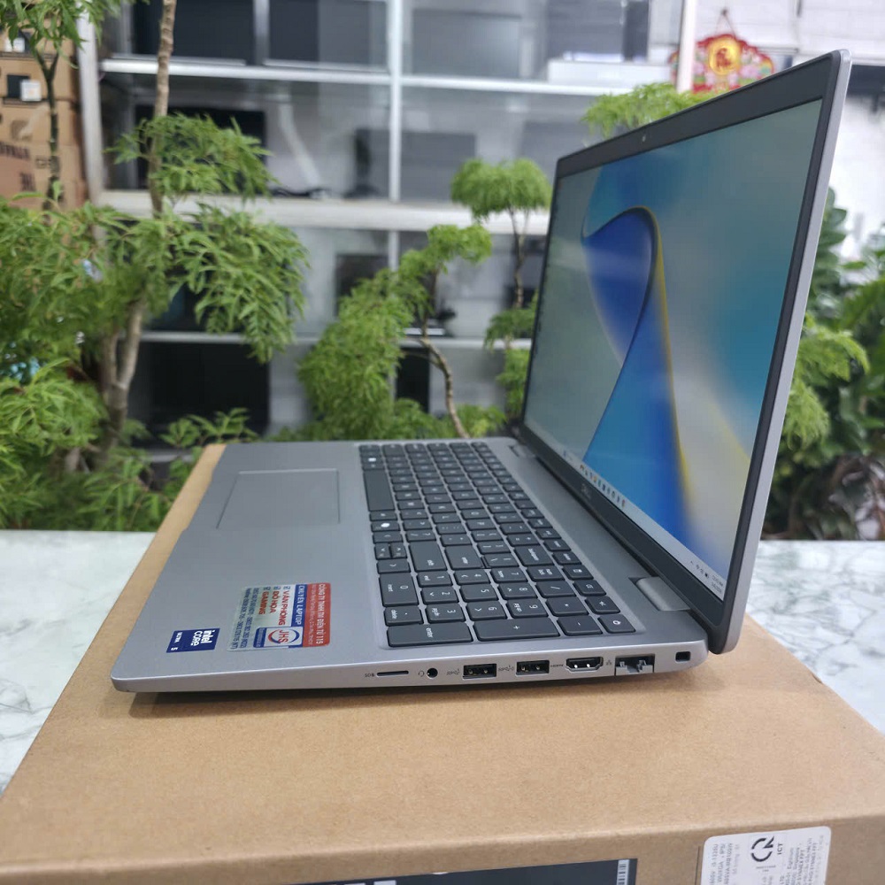 Dell Latitude 5550 CORE Ultra 5 125U RAM 16GB SSD 256GB MÀN HÌNH : 15.6 Inch FHD IPS