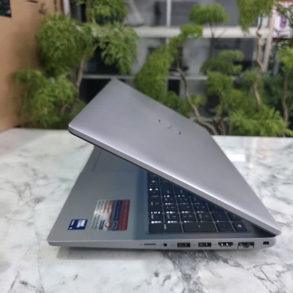 Dell Latitude 5550 CORE Ultra 5 125U RAM 16GB SSD 256GB MÀN HÌNH : 15.6 Inch FHD IPS