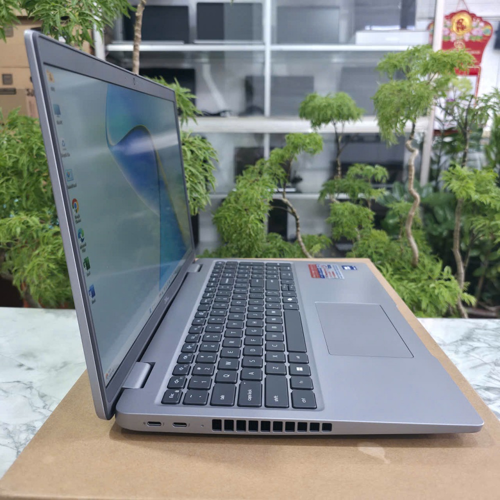 Dell Latitude 5550 CORE Ultra 5 125U RAM 16GB SSD 256GB MÀN HÌNH : 15.6 Inch FHD IPS