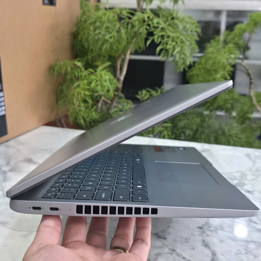Dell Latitude 5550 CORE Ultra 5 125U RAM 16GB SSD 256GB MÀN HÌNH : 15.6 Inch FHD IPS