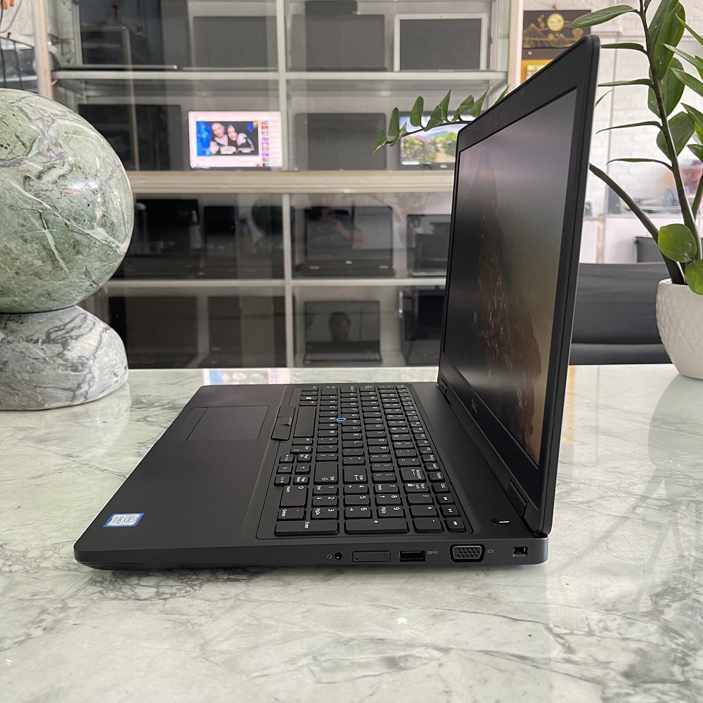 Dell Latitude 5590 Core I5-8350U Ram 8gb Ssd 256gb Màn Hình 15.6 Inch Fhd