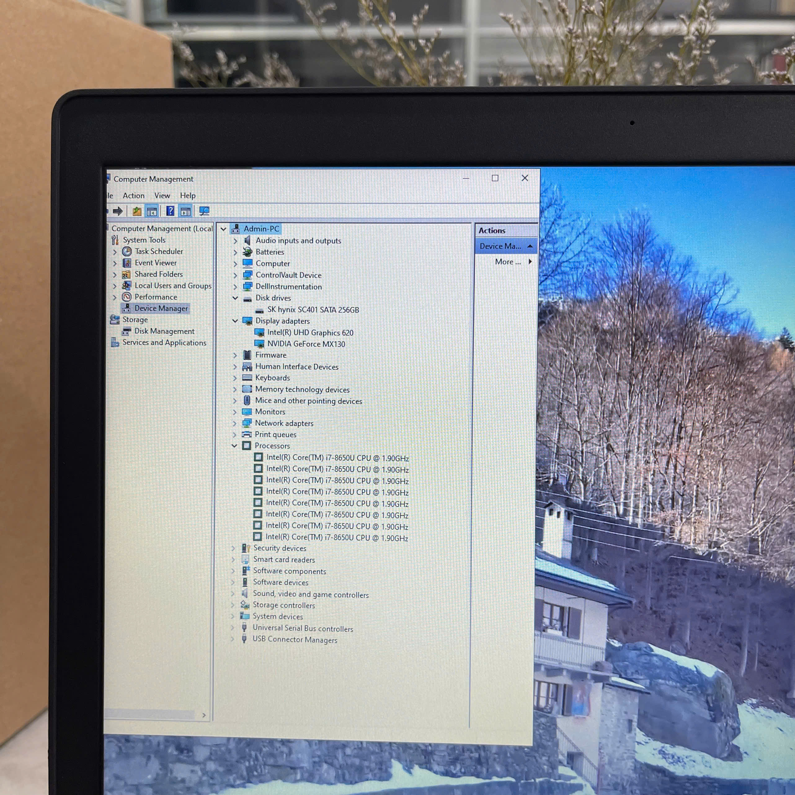 Dell Latitude 5590 Core I7-8650U Ram 8gb Ssd 256gb Card MX130 Màn Hình 15.6″ FULL HD IPS