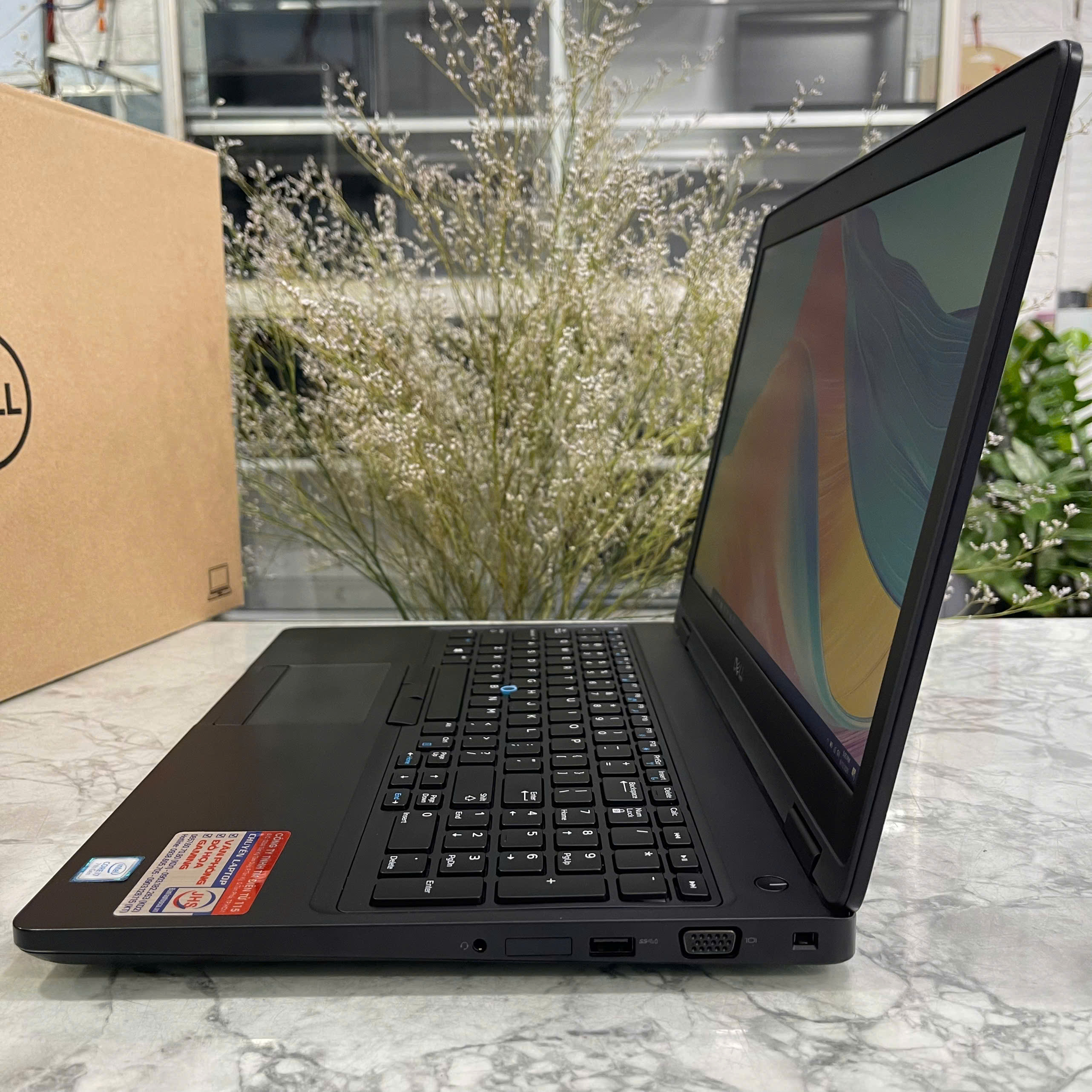 Dell Latitude 5590 Core I7-8650U Ram 8gb Ssd 256gb Card MX130 Màn Hình 15.6″ FULL HD IPS