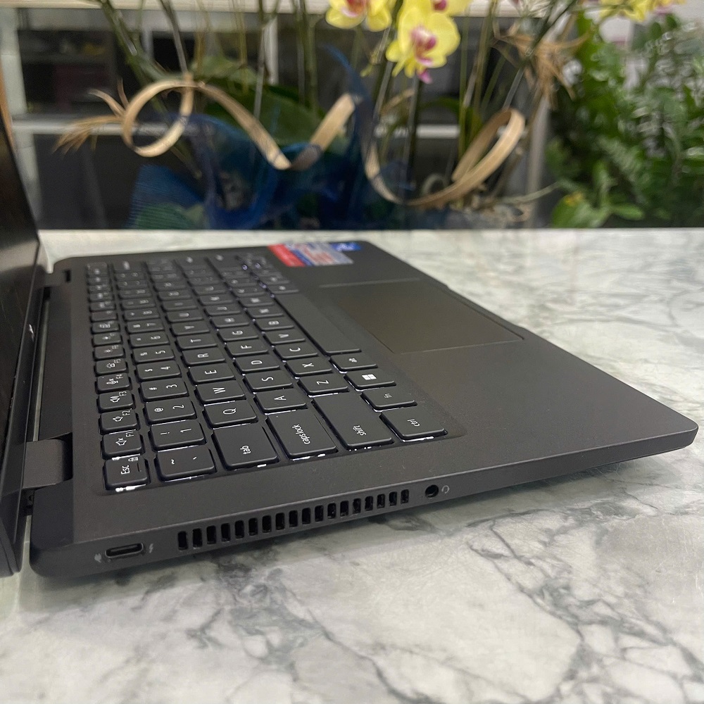 Dell Latitude 7330 CORE I7-1265U  RAM 16GB  SSD 256GB MÀN HÌNH : 13.3 Inch FHD IPS