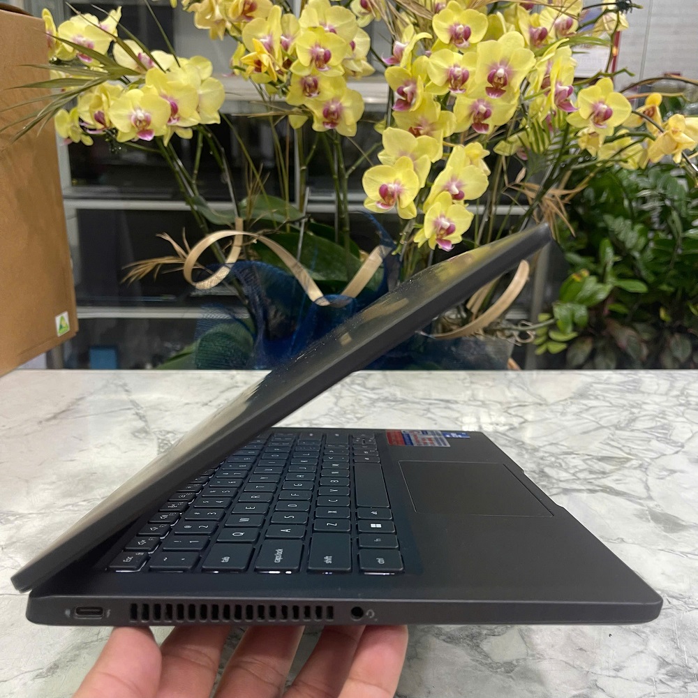 Dell Latitude 7330 CORE I7-1265U  RAM 16GB  SSD 256GB MÀN HÌNH : 13.3 Inch FHD IPS