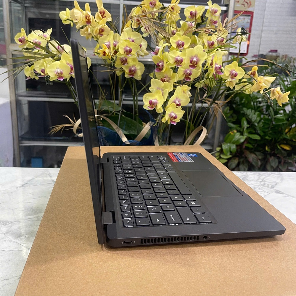 Dell Latitude 7330 CORE I7-1265U  RAM 16GB  SSD 256GB MÀN HÌNH : 13.3 Inch FHD IPS