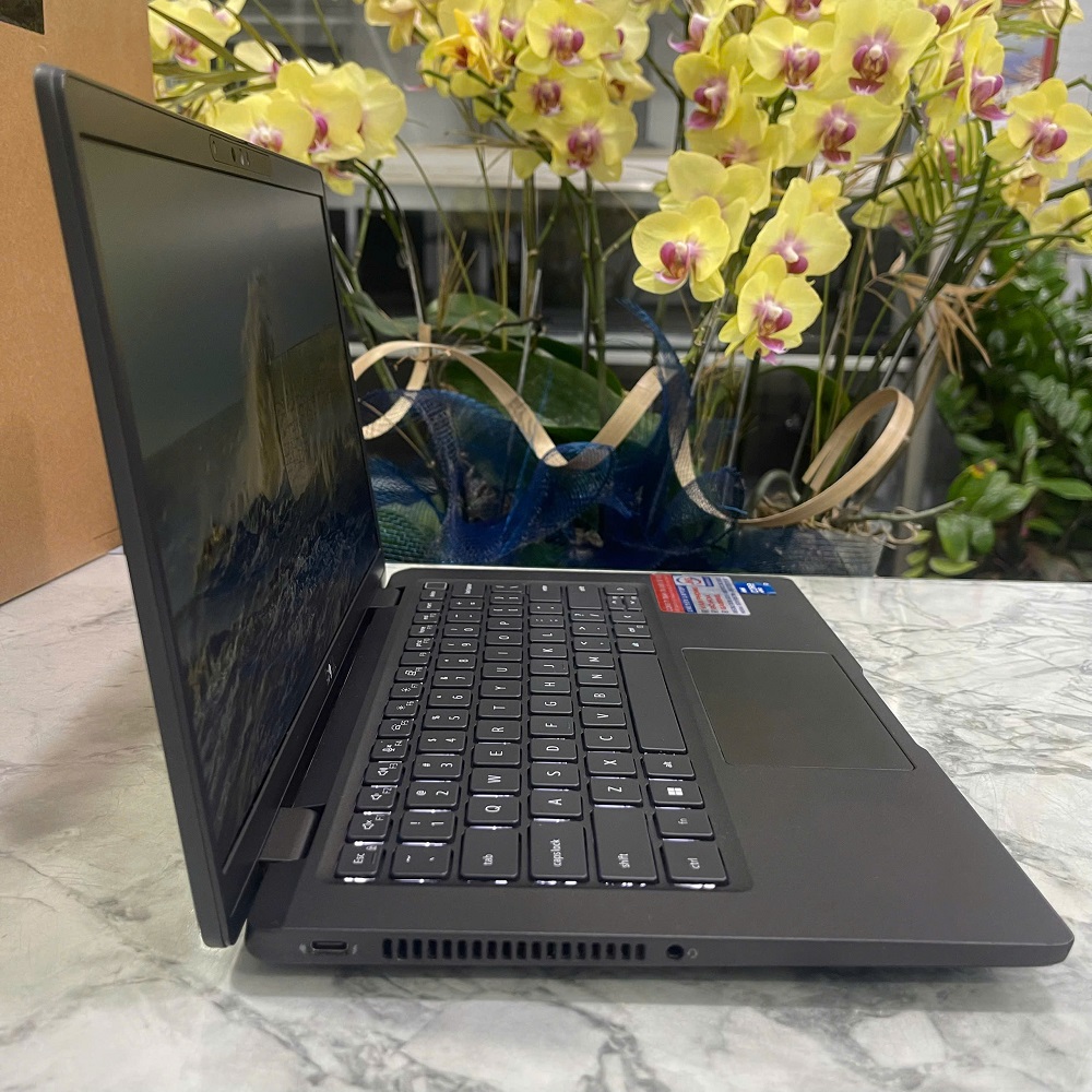 Dell Latitude 7330 CORE I7-1265U  RAM 16GB  SSD 256GB MÀN HÌNH : 13.3 Inch FHD IPS