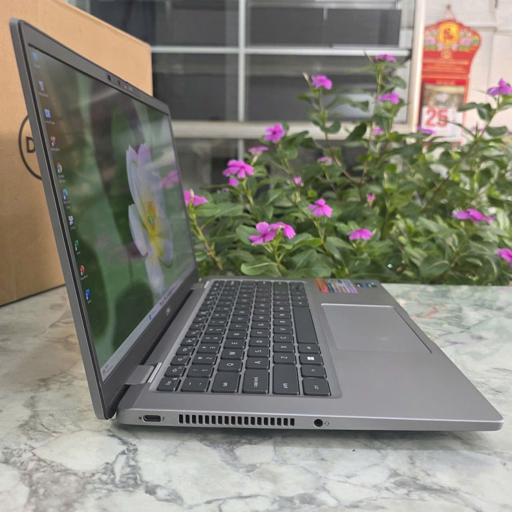 Dell Latitude 7420 Vỏ Nhôm Nguyên Khối CORE I7-1185G7 RAM 16GB SSD 512GB MÀN HÌNH : 14.0''Inch 4K