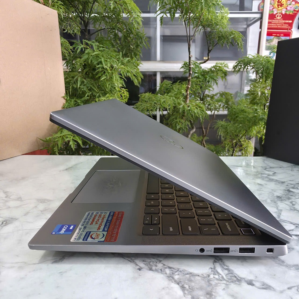Dell Latitude 7440 Máy LikeNew - Vỏ Nhôm Nguyên Khối CORE I7-1365U RAM 32GB SSD 256GB MÀN HÌNH : 14 Inch 2.5K Touch