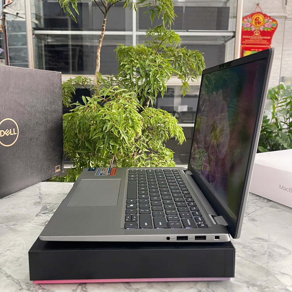 Dell Latitude 7450 Ultra 7 165U Máy LikeNew - Vỏ Nhôm Nguyên Khối RAM 16GB SSD 512GB MÀN HÌNH : 14 Inch FHD+