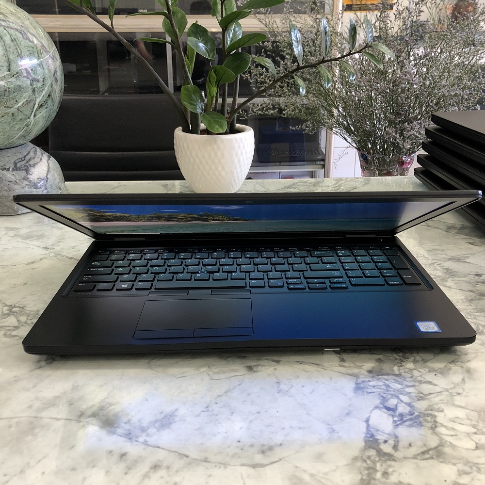 Dell Latitude E5580 Core i7-7600U Ram 8gb Ssd 256gb Màn hình 15.6'' Inch Fhd
