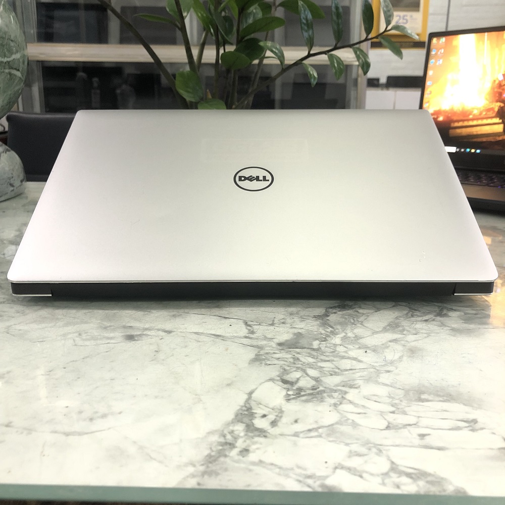 Dell Precision 5510 Core i7-6820HQ  Ram 16gb Ssd 256gb Vga Quadro M1000M 2GB Màn hình 15.6" Inch FHD