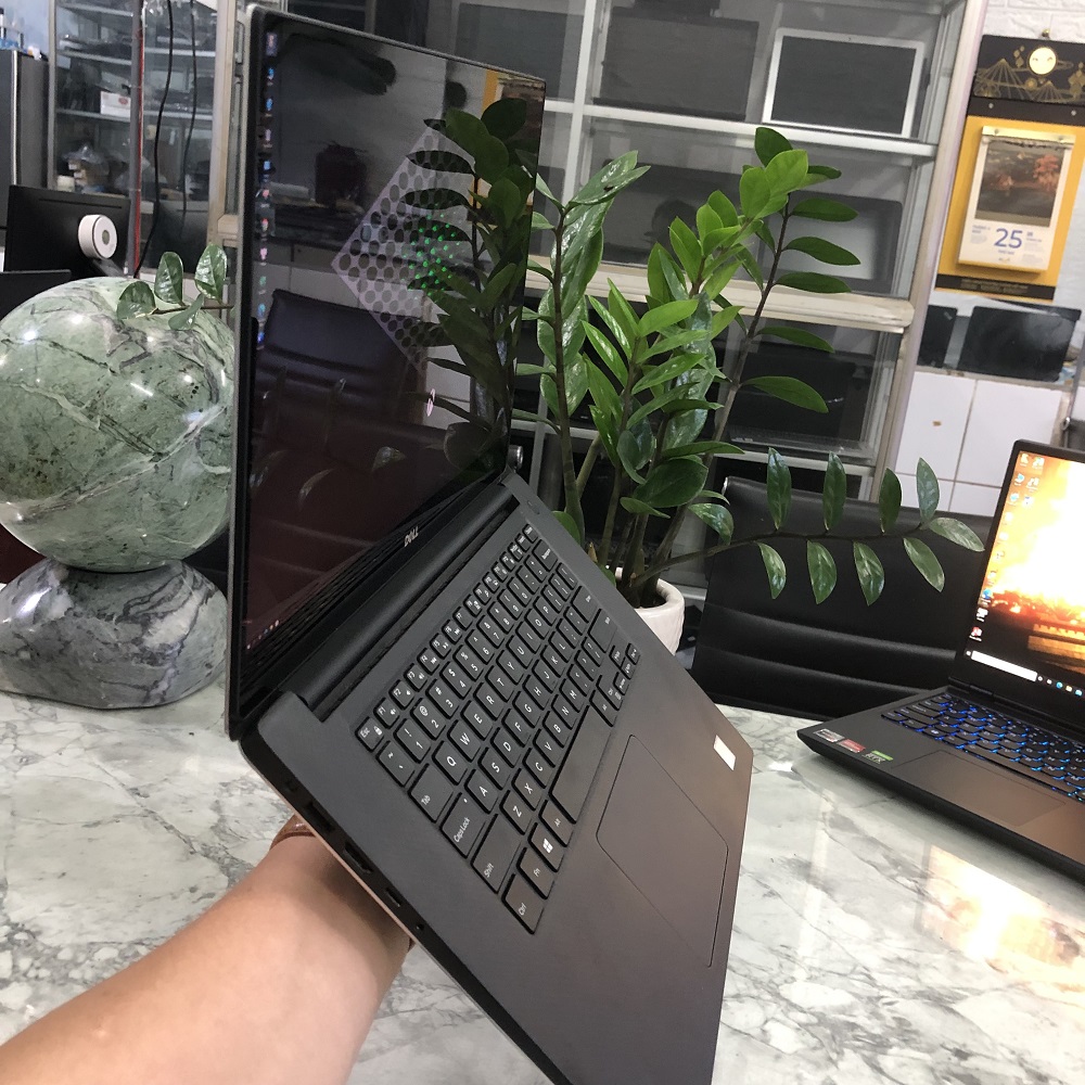 Dell Precision 5510 Core i7-6820HQ  Ram 16gb Ssd 256gb Vga Quadro M1000M 2GB Màn hình 15.6" Inch FHD