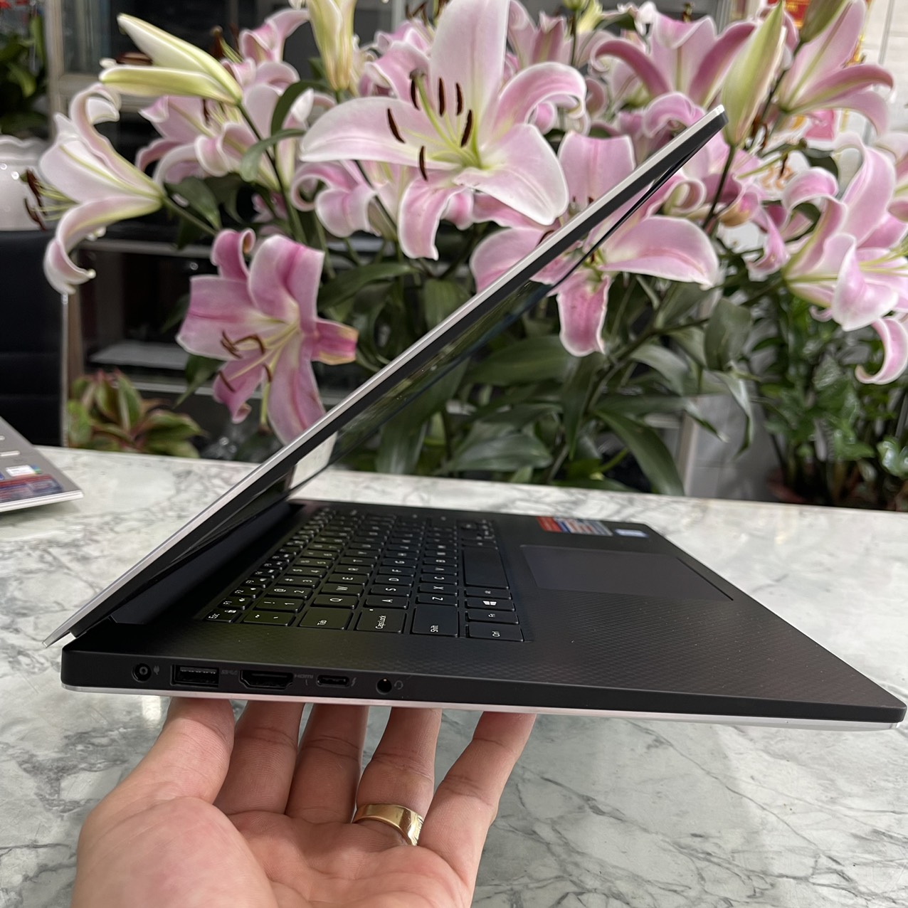 Dell Precision 5540 (MÁY LIKENEW) Xeon E-2276M Ram 32gb Ssd 512gb Nvidia Quadro T1000 Màn Hình 15.6 Fhd IPS