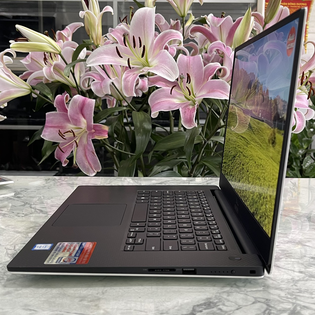 Dell Precision 5540 (MÁY LIKENEW) Xeon E-2276M Ram 32gb Ssd 512gb Nvidia Quadro T1000 Màn Hình 15.6 Fhd IPS