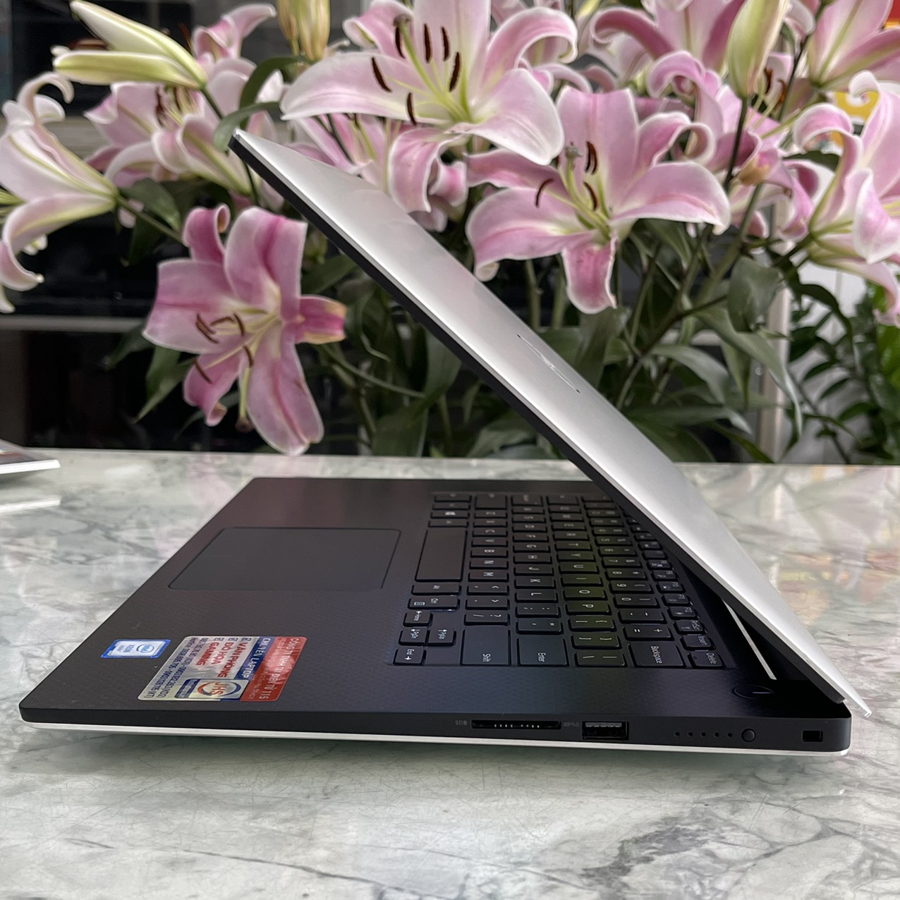 Dell Precision 5540 (MÁY LIKENEW) Xeon E-2276M Ram 32gb Ssd 512gb Nvidia Quadro T1000 Màn Hình 15.6 Fhd IPS