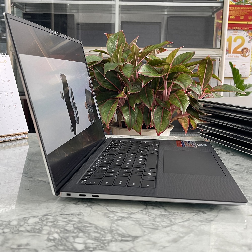 Dell Precision 5550 CORE™ I7-10875H RAM 16GB SSD 512GB Quadro T1000 (4GB) MÀN HÌNH : 15.6''Inch Fhd + IPS