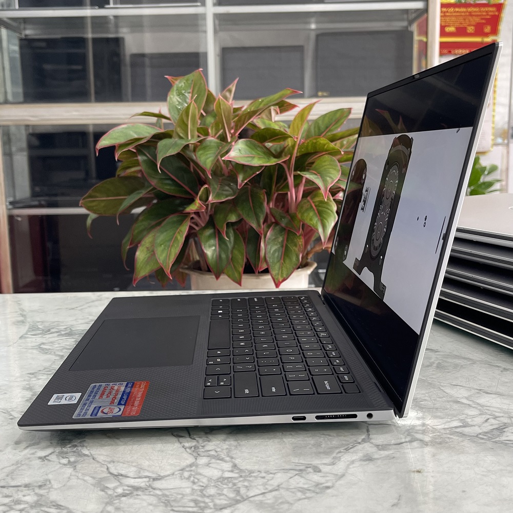 Dell Precision 5550 CORE™ I7-10875H RAM 16GB SSD 512GB Quadro T1000 (4GB) MÀN HÌNH : 15.6''Inch Fhd + IPS