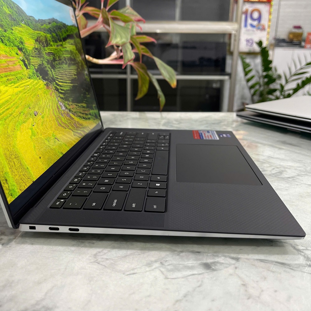 Dell Precision 5560 ( CHUYÊN ĐỒ HỌA GIÁ RẺ ) CORE I9-11950H RAM 32GB SSD 512GB RTX A2000 MÀN HÌNH : 15.6 Inch FHD+