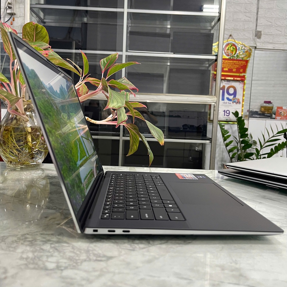 Dell Precision 5560 ( CHUYÊN ĐỒ HỌA GIÁ RẺ ) CORE I9-11950H RTX A2000 RAM 32GB SSD 512 MÀN HÌNH : 15.6 Inch UltraSharp 4K Touch