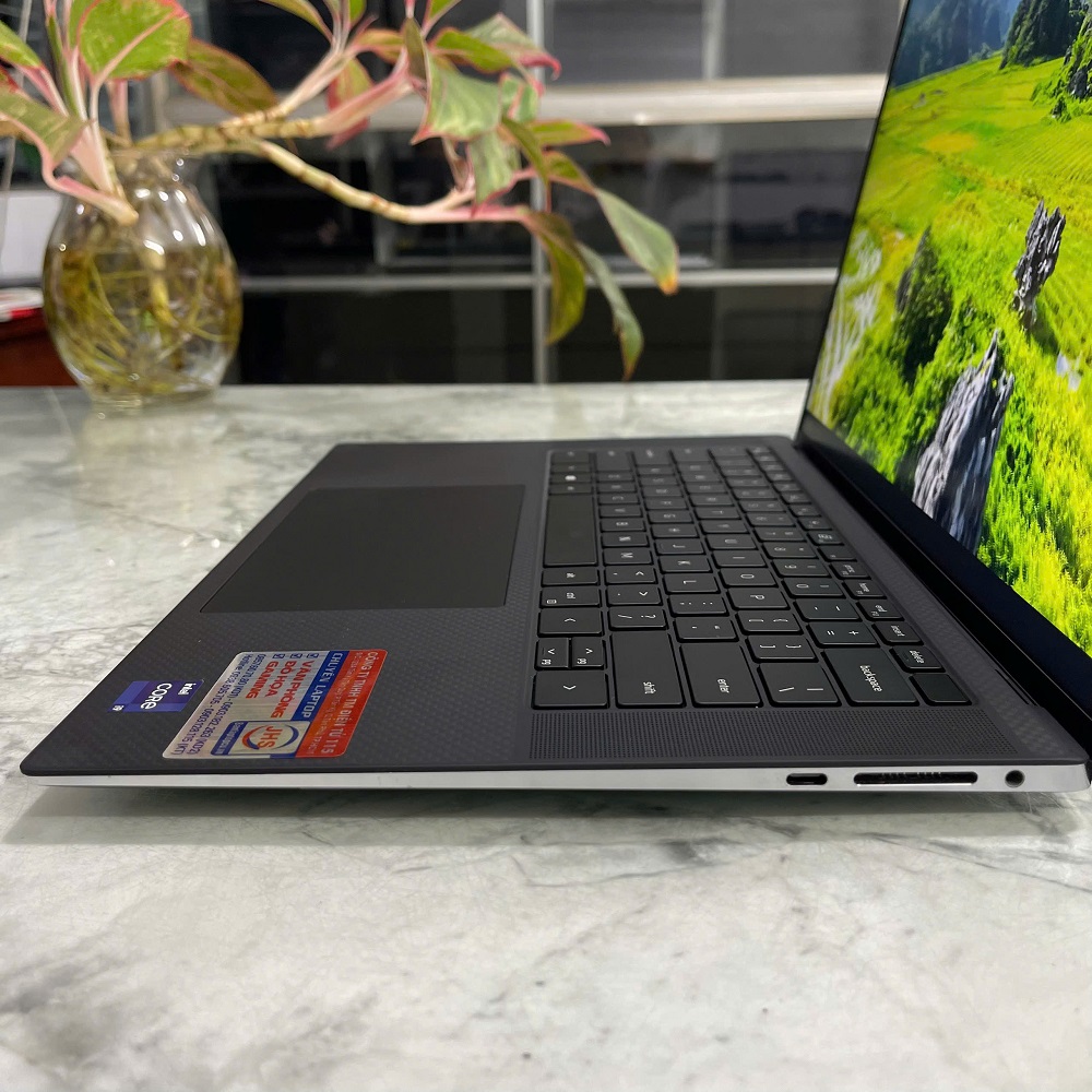 Dell Precision 5560 ( CHUYÊN ĐỒ HỌA GIÁ RẺ ) CORE I9-11950H RTX A2000 RAM 32GB SSD 512 MÀN HÌNH : 15.6 Inch UltraSharp 4K Touch