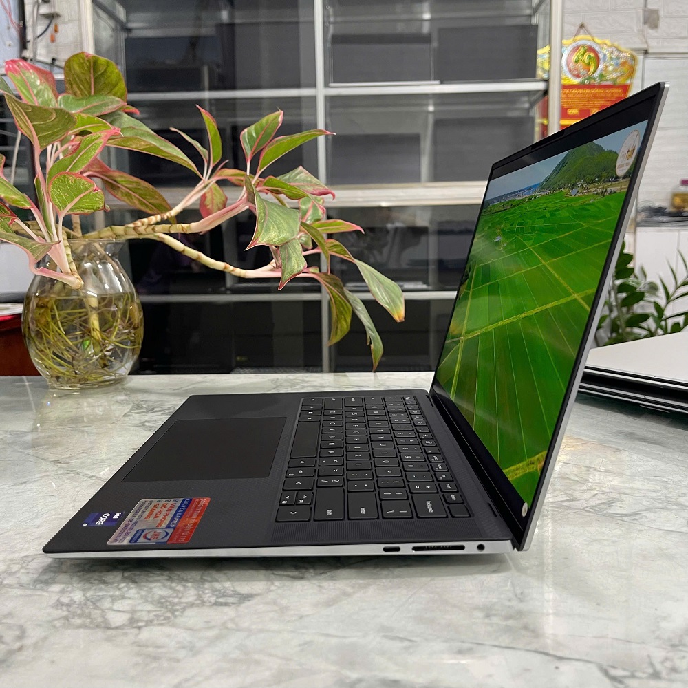Dell Precision 5560 ( CHUYÊN ĐỒ HỌA GIÁ RẺ ) CORE I9-11950H RTX A2000 RAM 32GB SSD 512 MÀN HÌNH : 15.6 Inch UltraSharp 4K Touch