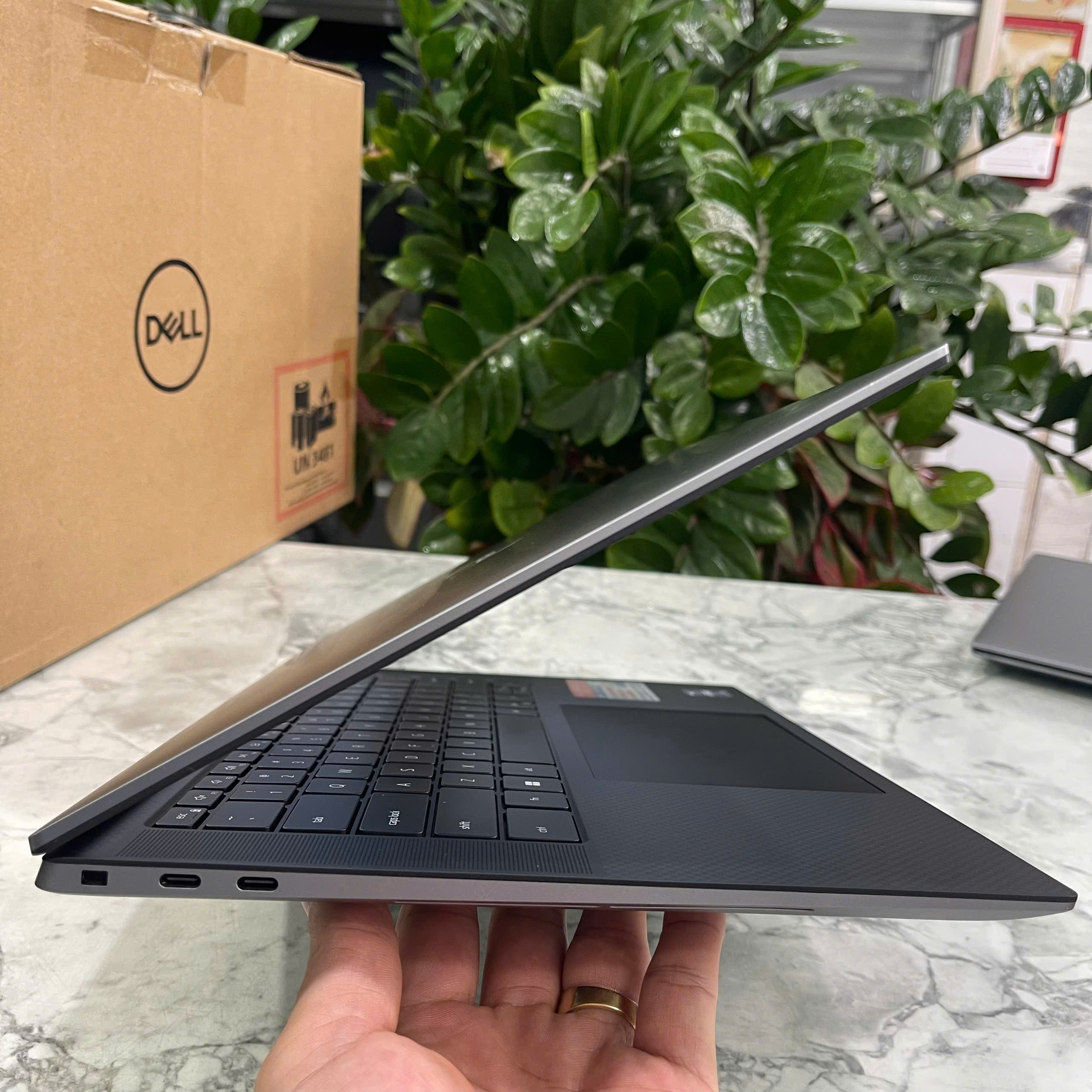 Dell Precision 5570 Core I7-12700H  Ram 16Gb Ssd 512Gb NVIDIA Quadro RTX A1000 4GB GDDR6  Màn Hình 15.6″ FHD+, 500 nits 