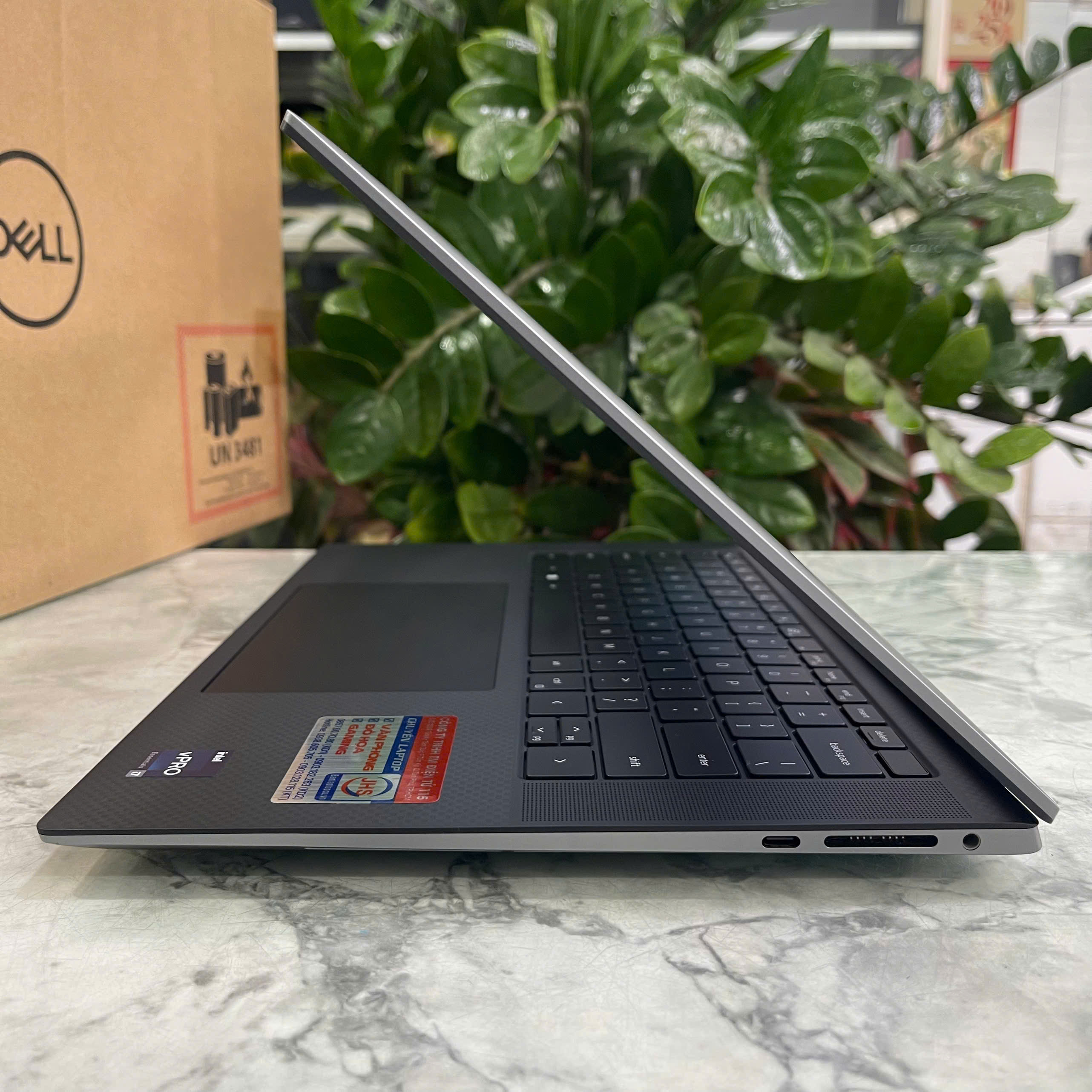 Dell Precision 5570 Core I7-12700H  Ram 16Gb Ssd 512Gb NVIDIA Quadro RTX A1000 4GB GDDR6  Màn Hình 15.6″ FHD+, 500 nits 