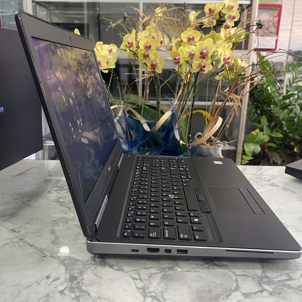 Dell Precision 7520 Xeon E3-1505M RAM 16GB SSD 512GB Quadro M1200 4Gb DDR5 MÀN HÌNH : 15,6 Inch Full HD IPS