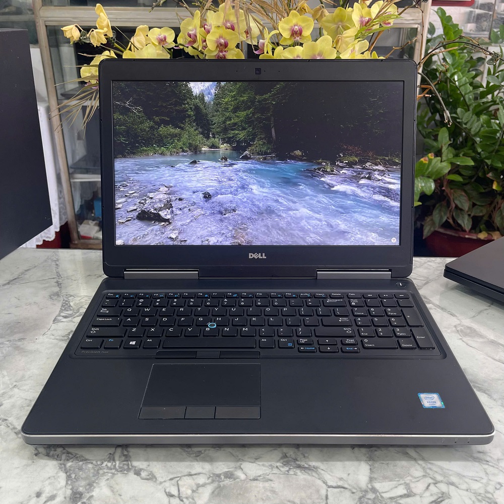 Dell Precision 7520 Xeon E3-1505M RAM 16GB SSD 512GB Quadro M1200 4Gb DDR5 MÀN HÌNH : 15,6 Inch Full HD IPS