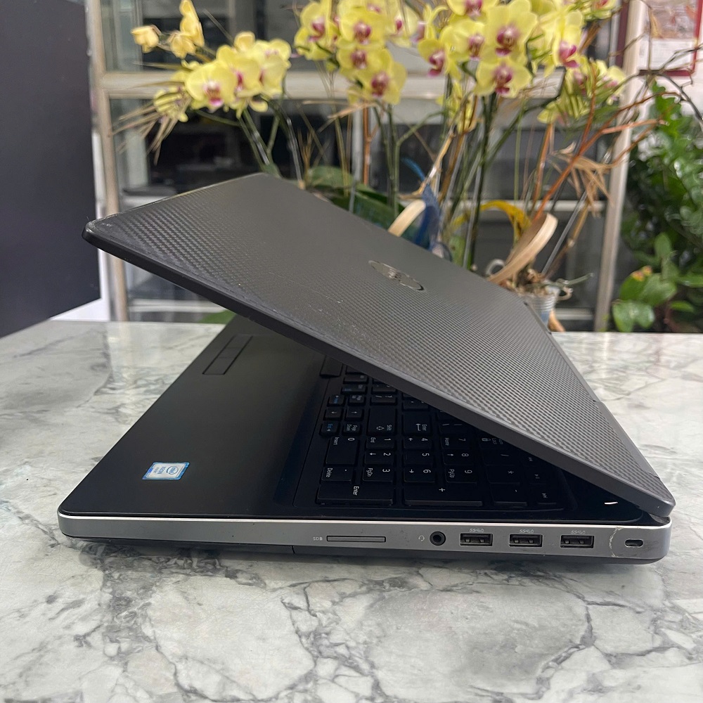 Dell Precision 7520 Xeon E3-1505M RAM 16GB SSD 512GB Quadro M1200 4Gb DDR5 MÀN HÌNH : 15,6 Inch Full HD IPS
