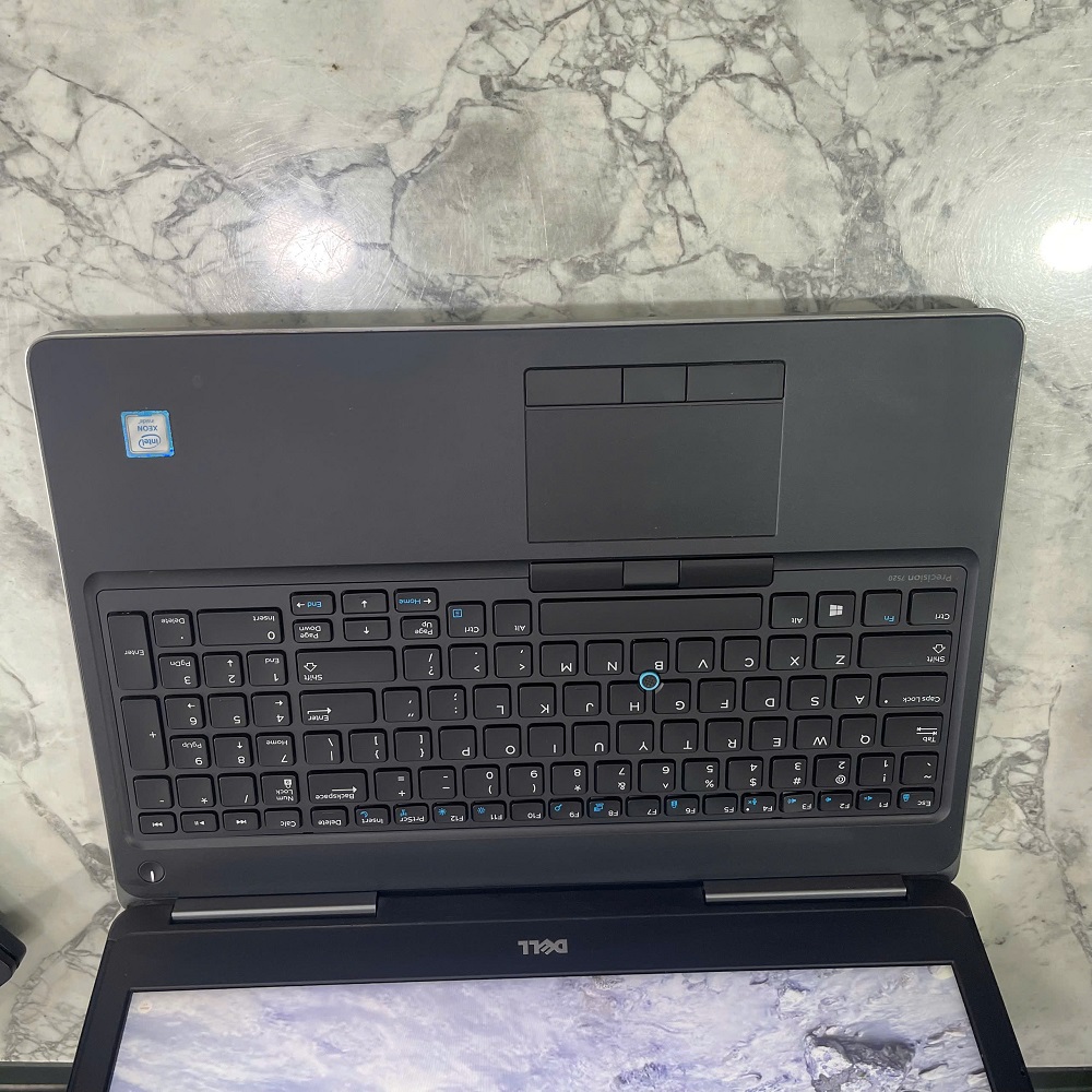 Dell Precision 7520 Xeon E3-1505M RAM 16GB SSD 512GB Quadro M1200 4Gb DDR5 MÀN HÌNH : 15,6 Inch Full HD IPS