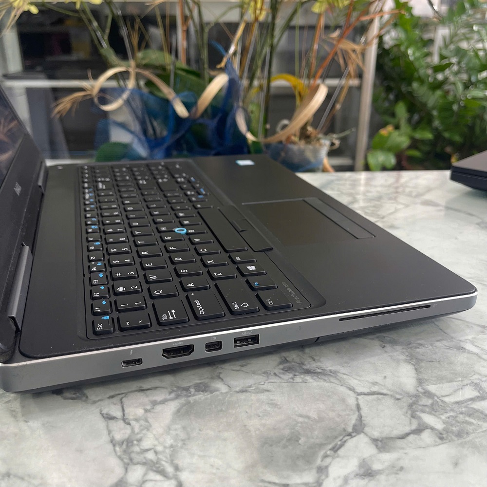 Dell Precision 7520 Xeon E3-1505M RAM 16GB SSD 512GB Quadro M1200 4Gb DDR5 MÀN HÌNH : 15,6 Inch Full HD IPS